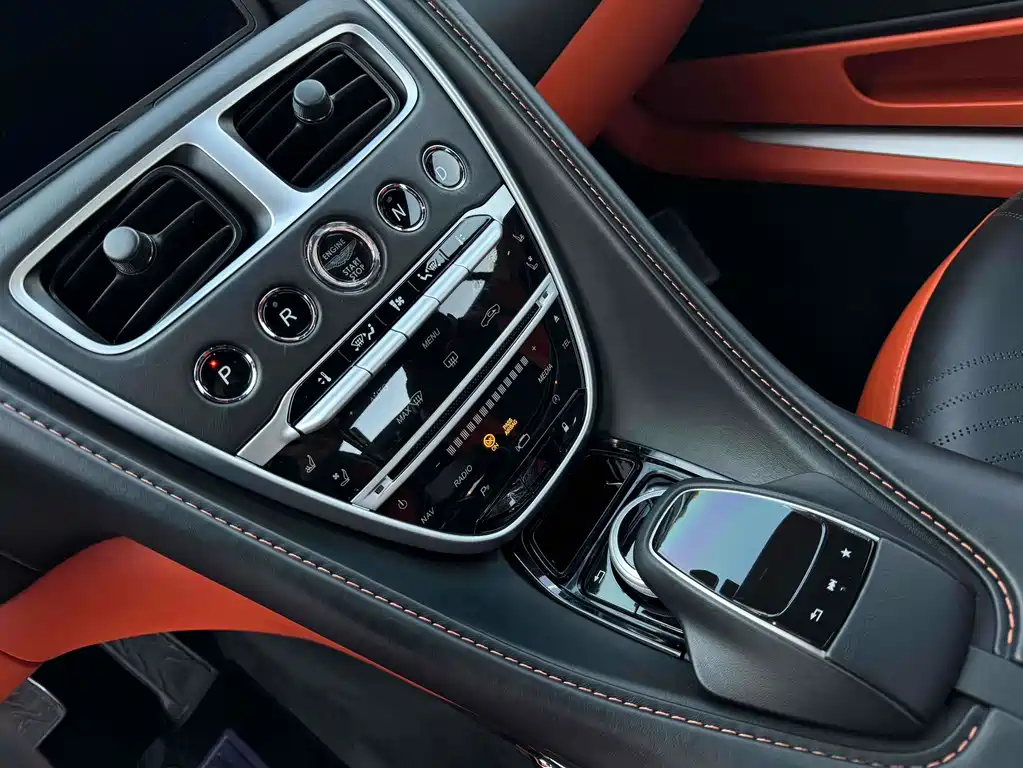 Aston Martin DB11 2019 4.0T V8 Coupe купить на сайте DeffCars