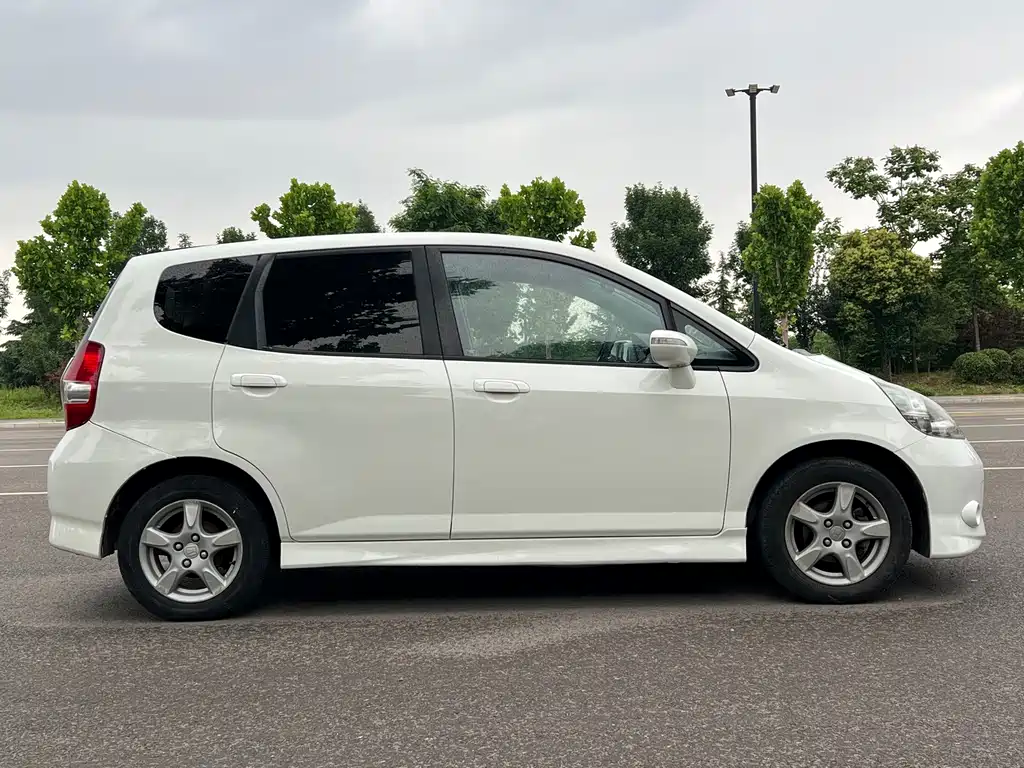 Fit 2007 1.5L CVT comfort version купить на сайте DeffCars