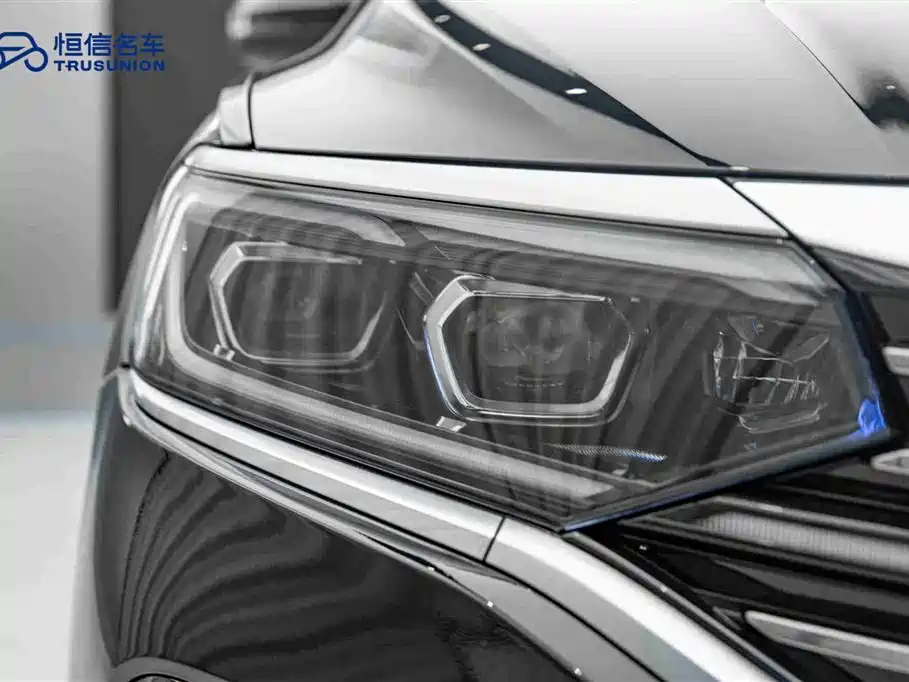 Passat 2022 330TSI Deluxe Edition купить на сайте DeffCars