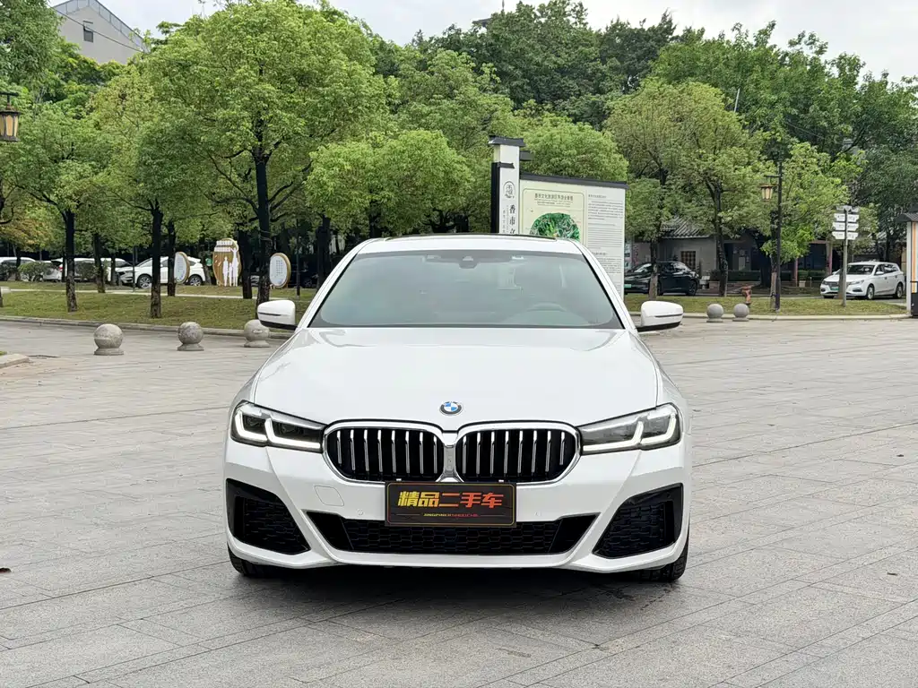 BMW 5 Series 2022 530Li Leading M Sports Package купить на сайте DeffCars