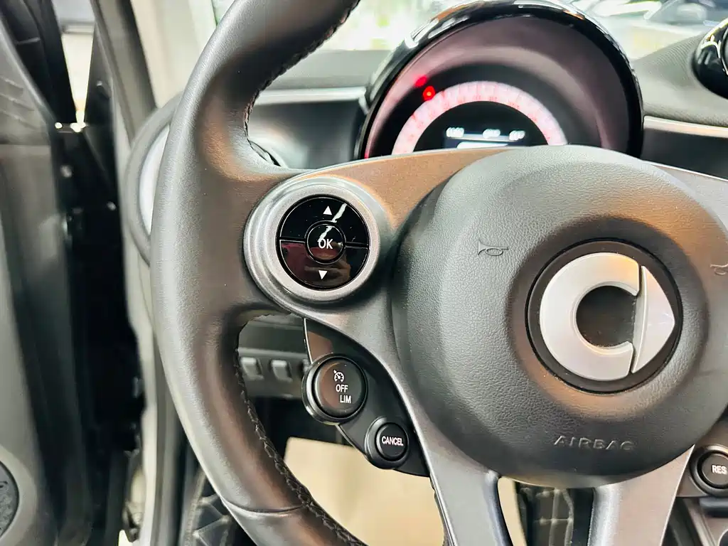 smart fortwo 2018 1.0L 52kW hardtop passion version National V купить на сайте DeffCars