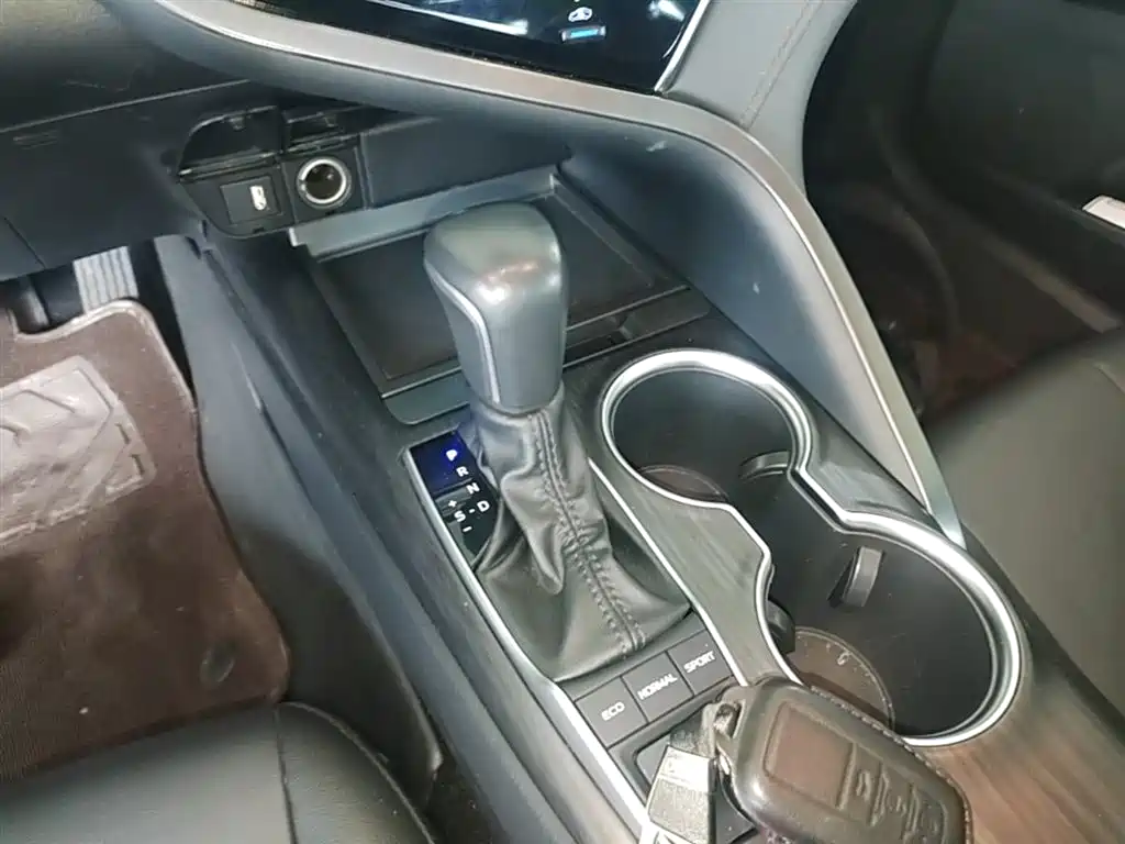 Camry 2021 2.5G Deluxe Edition купить на сайте DeffCars
