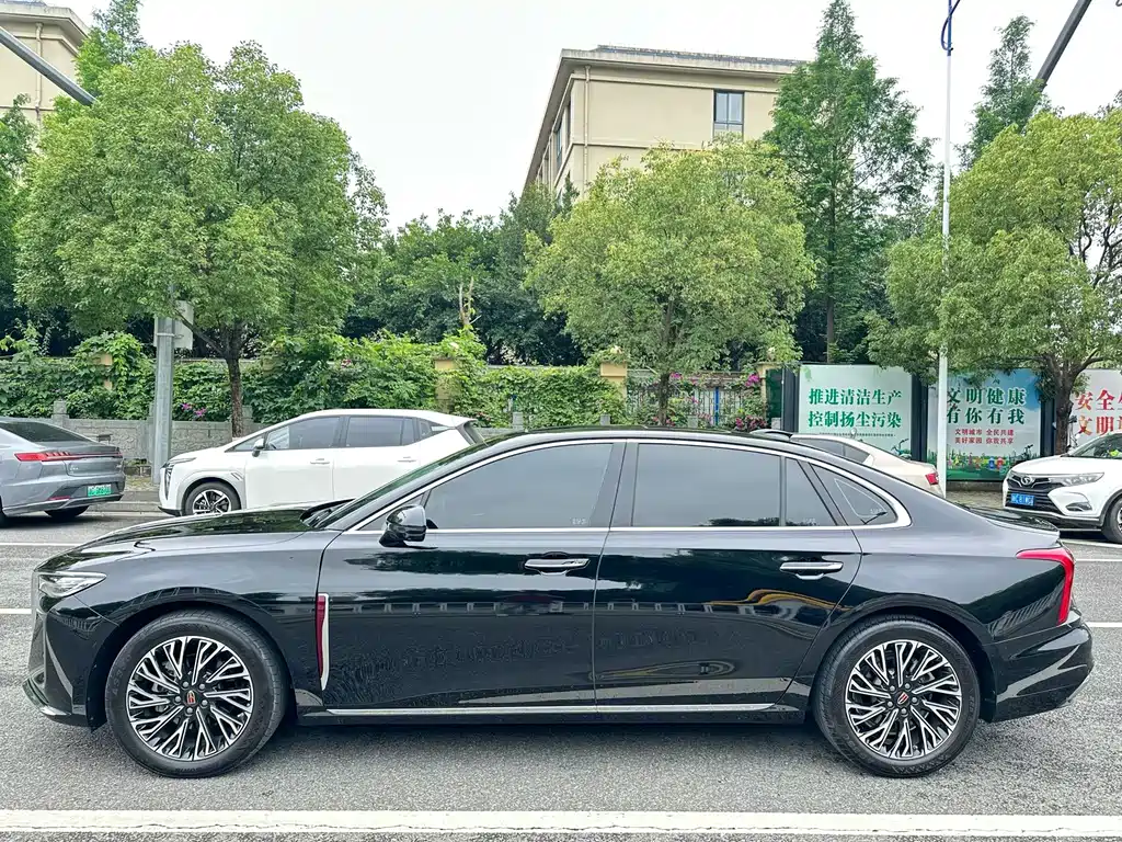 Hongqi H5 2023 2.0T Automatic Zhilianqichang Edition купить на сайте DeffCars