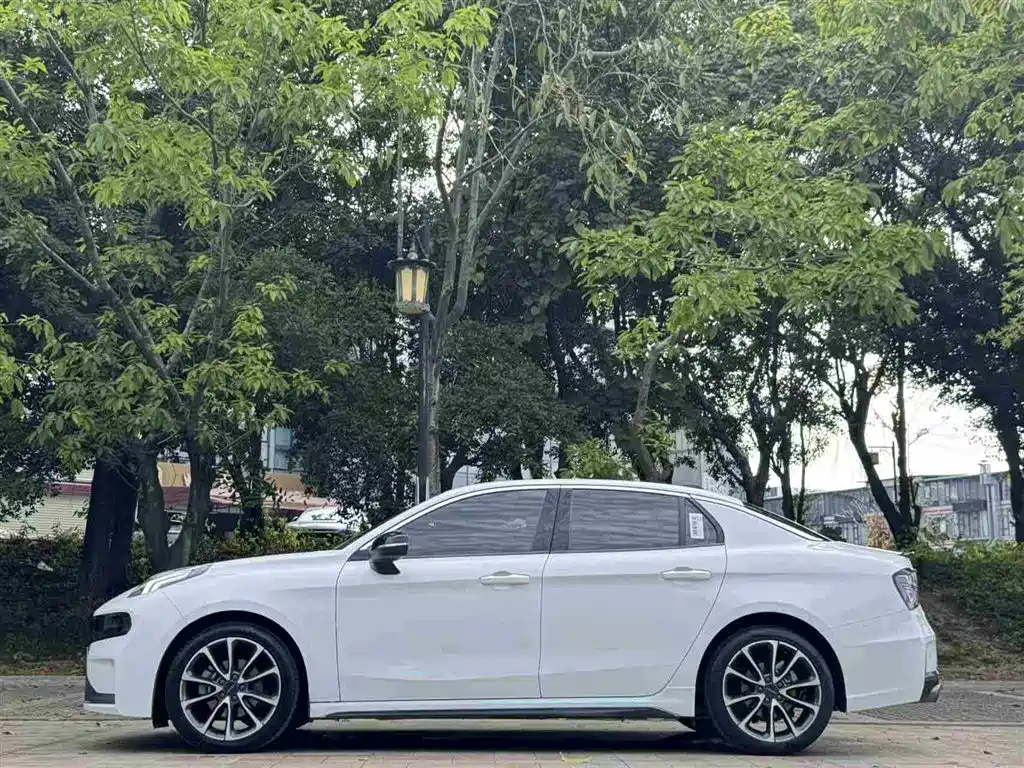 Lynk & Co 03 2018 1.5TD DCT Powerful Edition National V купить на сайте DeffCars