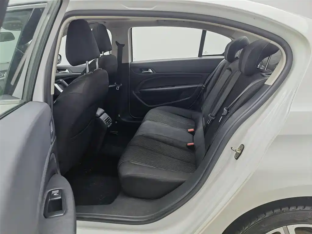 Peugeot 408 2015 1.2T automatic luxury version купить на сайте DeffCars