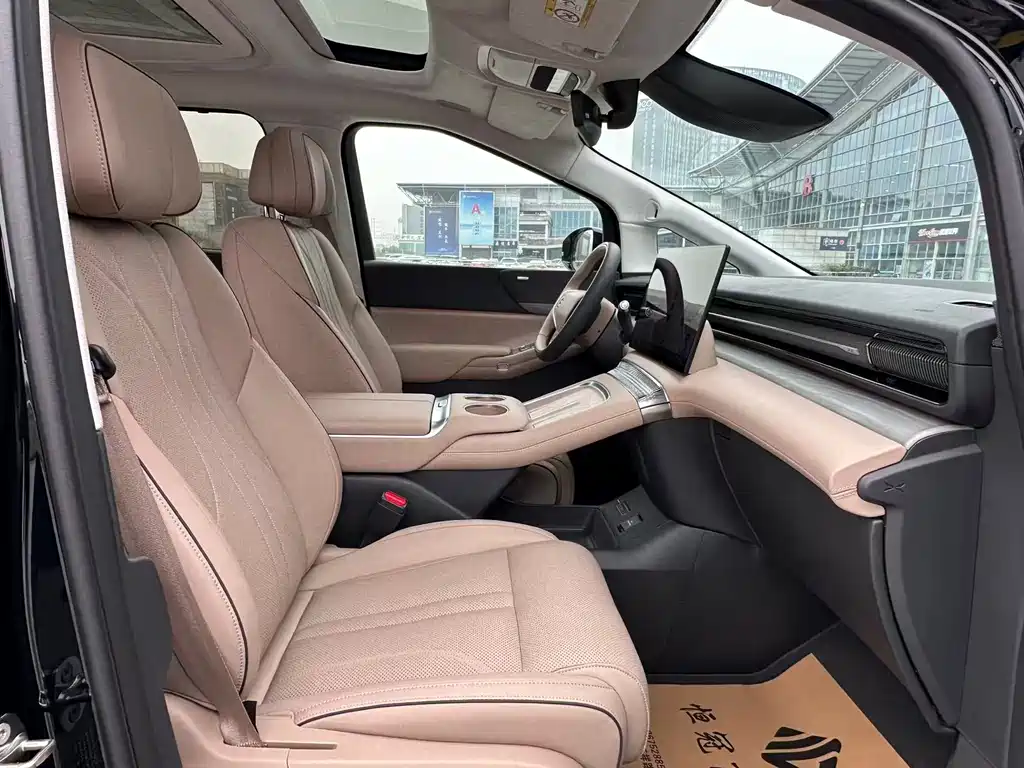 Xpeng X9 2025 pure electric 740 long battery life Max купить на сайте DeffCars