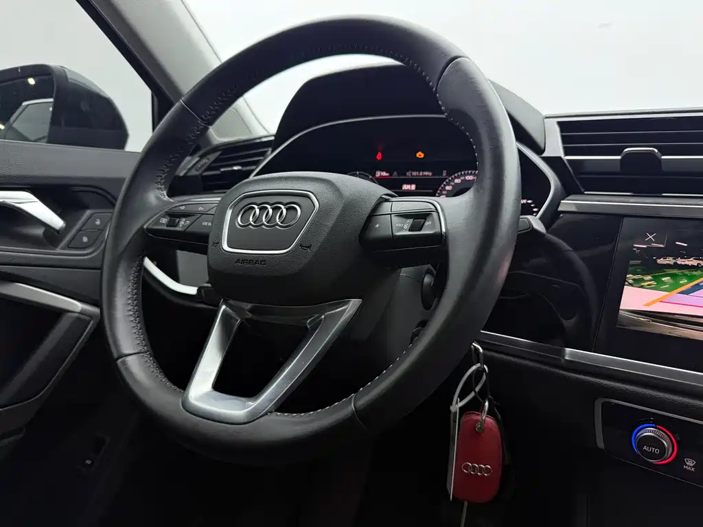 Audi Q3 2022 35 TFSI aggressive and dynamic купить на сайте DeffCars