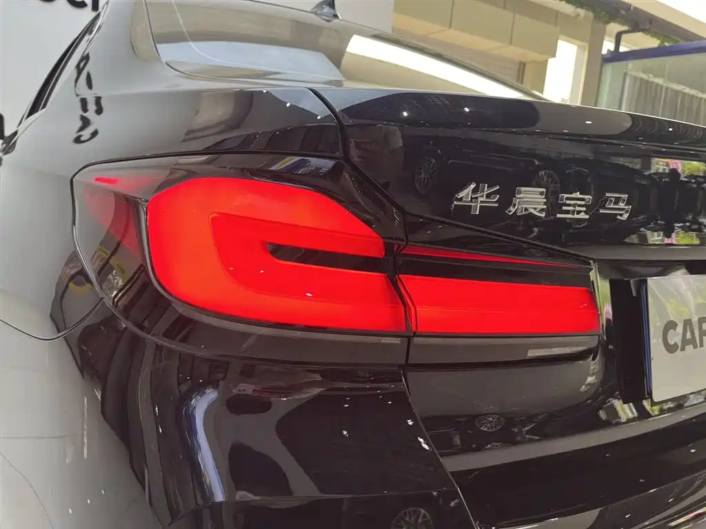 BMW 5 Series 2022 530Li Leading M Sports Package купить на сайте DeffCars