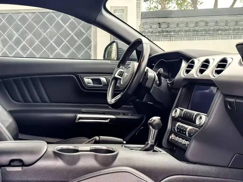 Mustang 2021 2.3T EcoBoost купить на сайте DeffCars