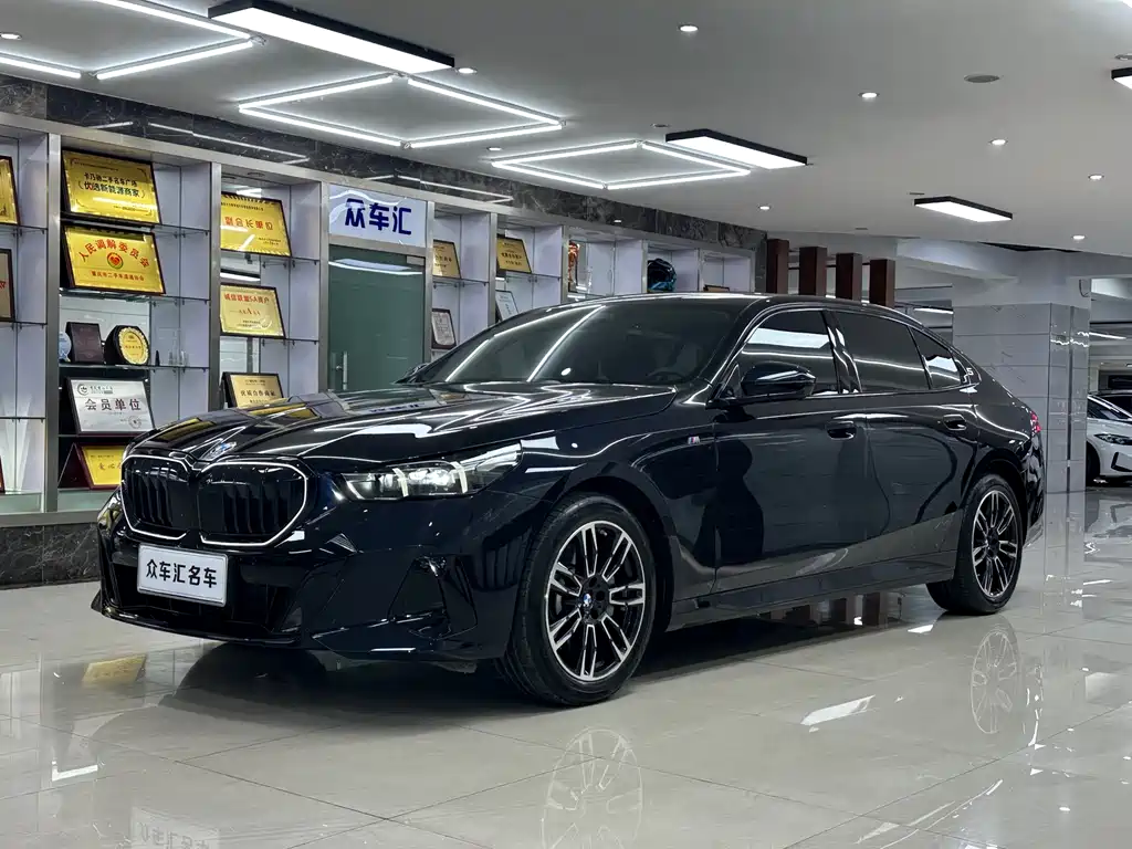 BMW 5 Series 2025 530Li Leading M Sports Package купить на сайте DeffCars