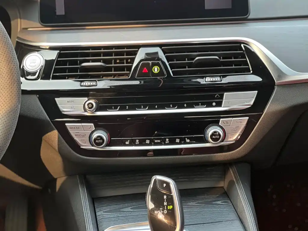 BMW 5 Series 2021 530Li Leading M Sports Package купить на сайте DeffCars