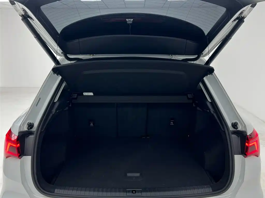 Audi Q3 2022 35 TFSI Fashionable and Dynamic купить на сайте DeffCars