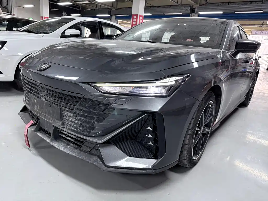 Changan UNI-V 2022 1.5T smart pilot model купить на сайте DeffCars
