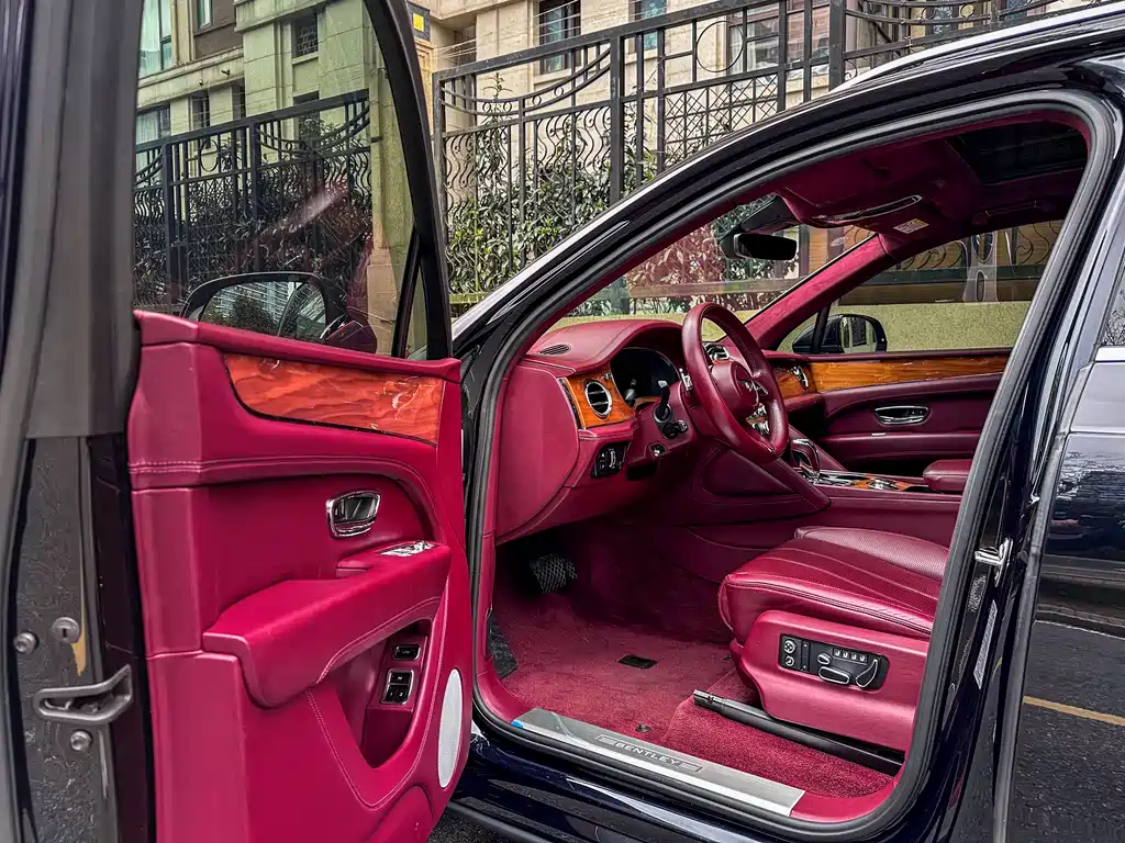 Bentayga 2021 4.0T V8 купить на сайте DeffCars