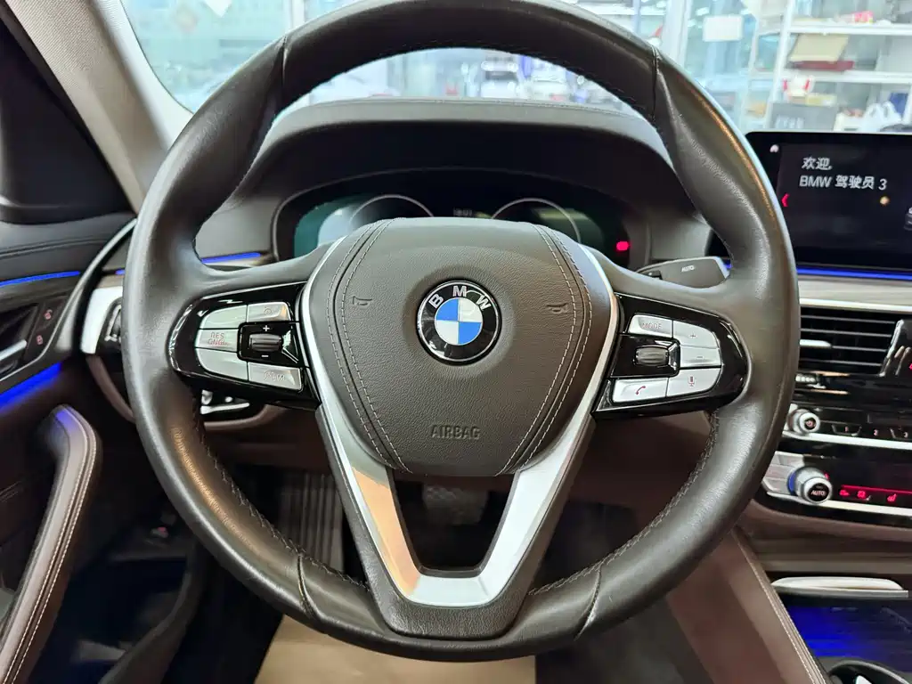 BMW 5 Series New Energy 2019 530Le Luxury Package купить на сайте DeffCars
