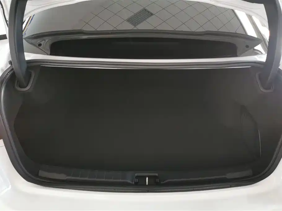 Lynk & Co 03 2022 1.5TD DCT Pro купить на сайте DeffCars