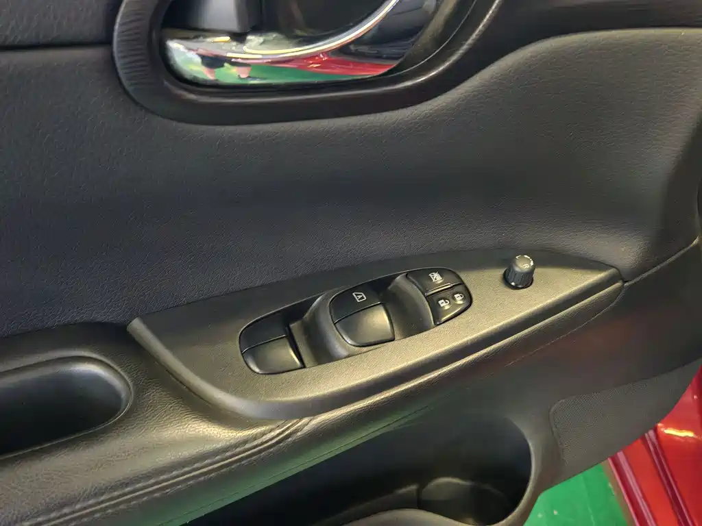 Tiida 2013 1.6L CVT cool version купить на сайте DeffCars