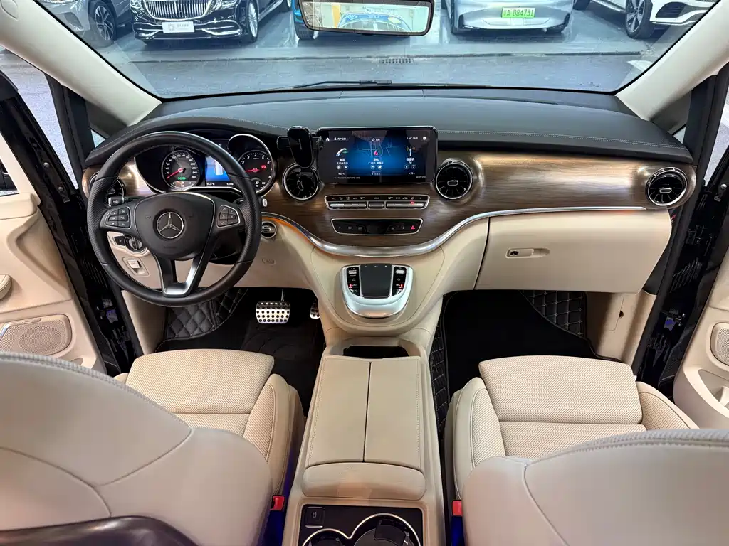 Mercedes-Benz V-Class 2022 V 260 L Long Wheelbase Luxury Edition купить на сайте DeffCars