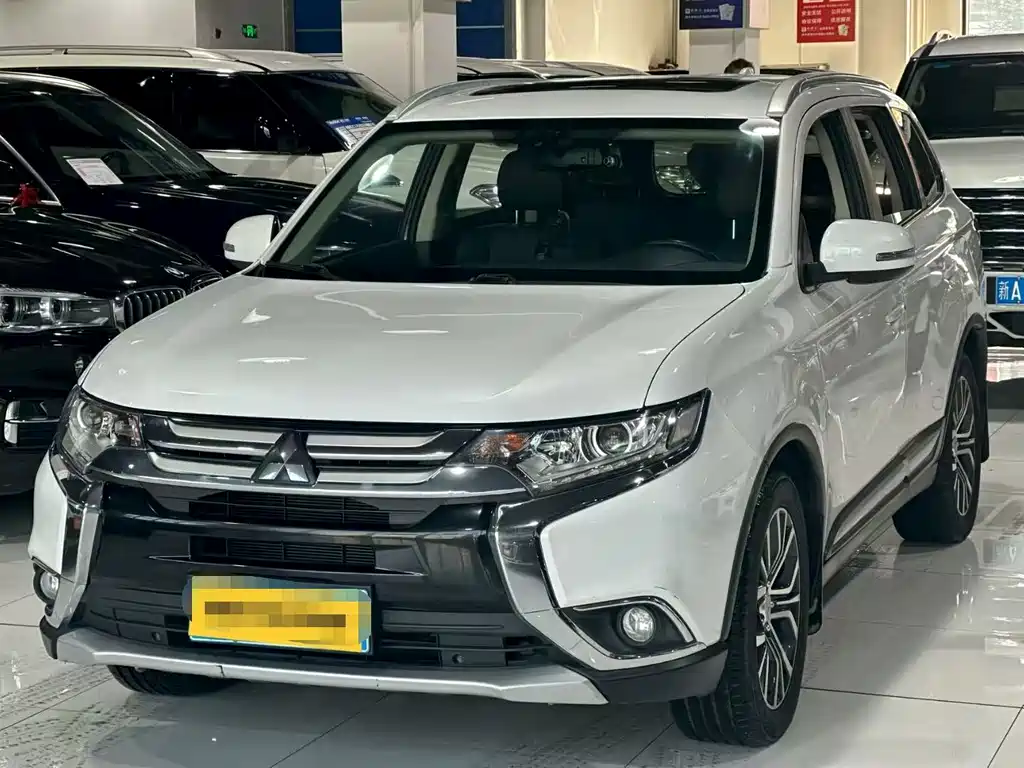 Outlander 2018 2.0L 2WD Honor Edition 5 seats купить на сайте DeffCars