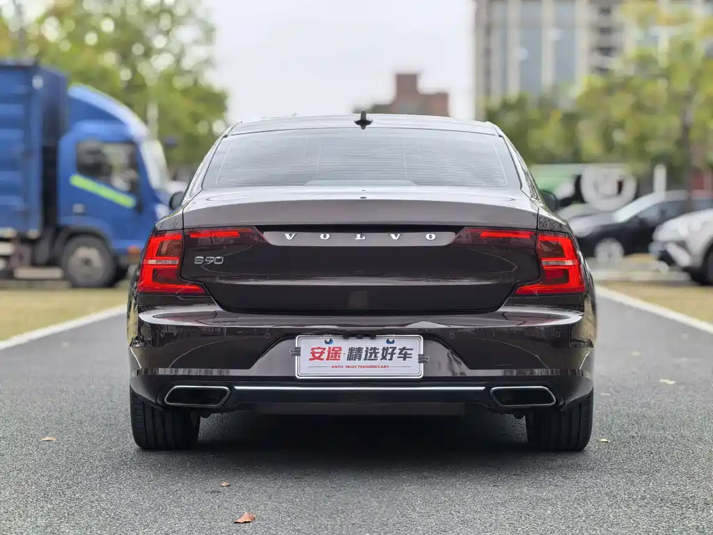 Volvo S90 2017 T4 Smart Edition купить на сайте DeffCars