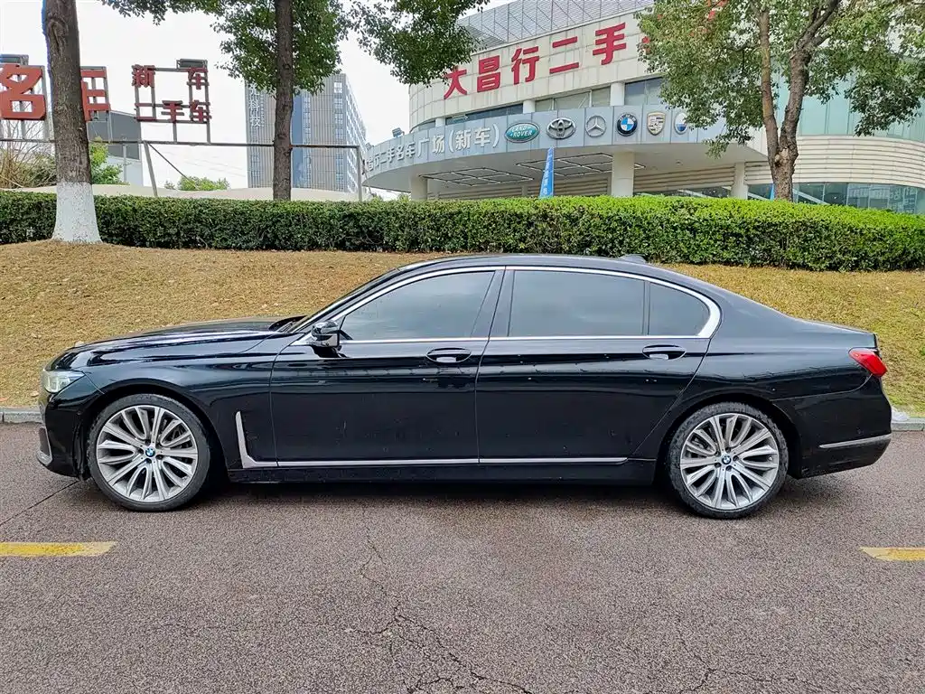 BMW 7 Series 2019 740Li Leading Luxury Package купить на сайте DeffCars