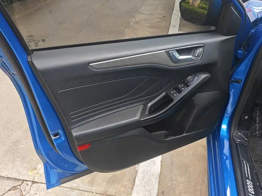 Focus 2020 Hatchback EcoBoost 180 Automatic NeochaEDGE купить на сайте DeffCars