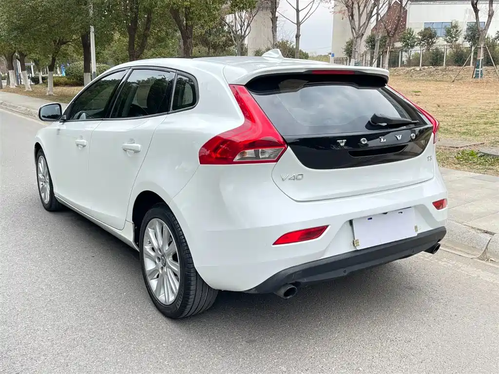 Volvo V40 2016 T3 Zhiya Edition купить на сайте DeffCars