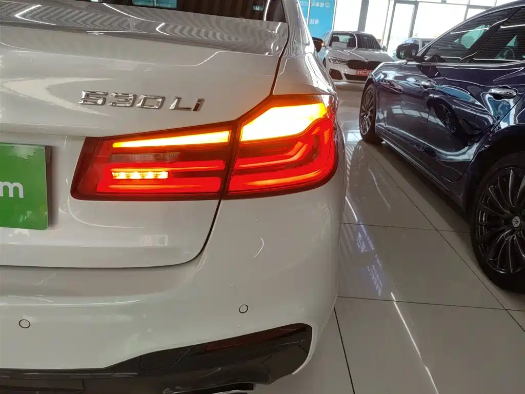 BMW 5 Series 2018 facelift 530Li leading M sports package купить на сайте DeffCars