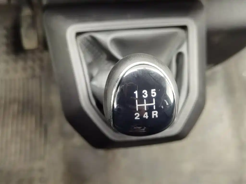 Teshun 2021 2.8T Space King Ordinary Model Short Axis Medium High Roof 6-Seater Diesel National VI JX493 купить на сайте DeffCars