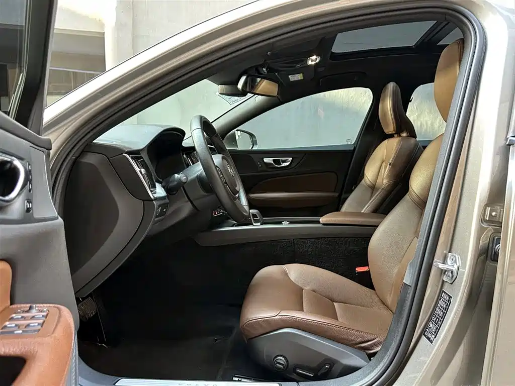 Volvo S60 2022 B4 Zhiyi Luxury Edition купить на сайте DeffCars