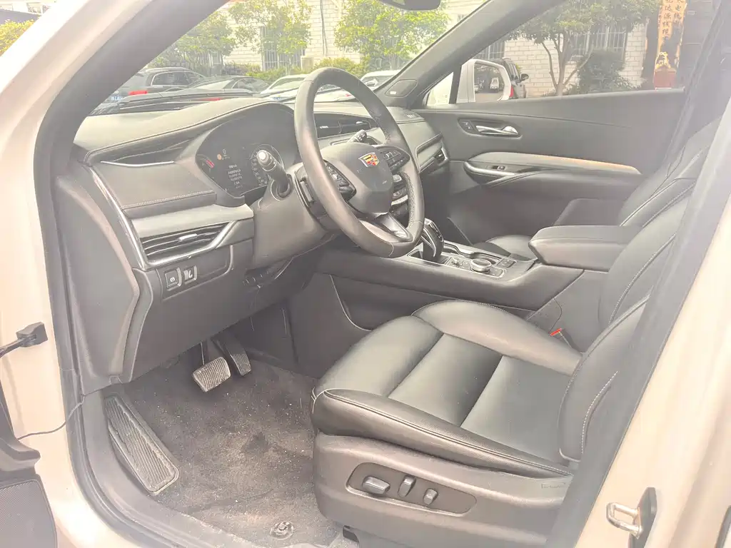 Cadillac XT4 2018 28T two-wheel drive leading model купить на сайте DeffCars