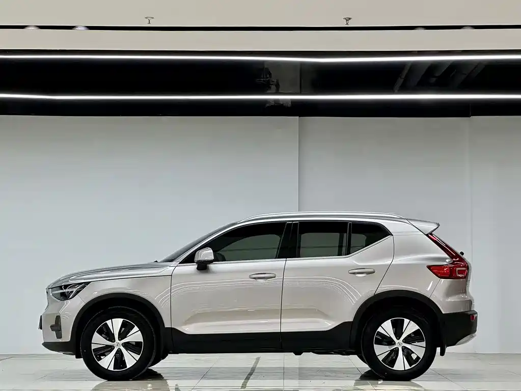 Volvo XC40 2024 B3 Zhiyuan Luxury Edition купить на сайте DeffCars