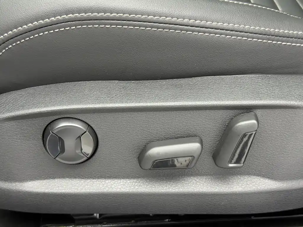 Magotan 2023 2 million commemorative edition 280TSI DSG comfort model купить на сайте DeffCars