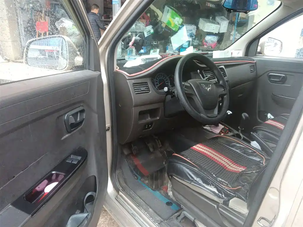 Wuling Rongguang V 2016 1.5L standard model купить на сайте DeffCars