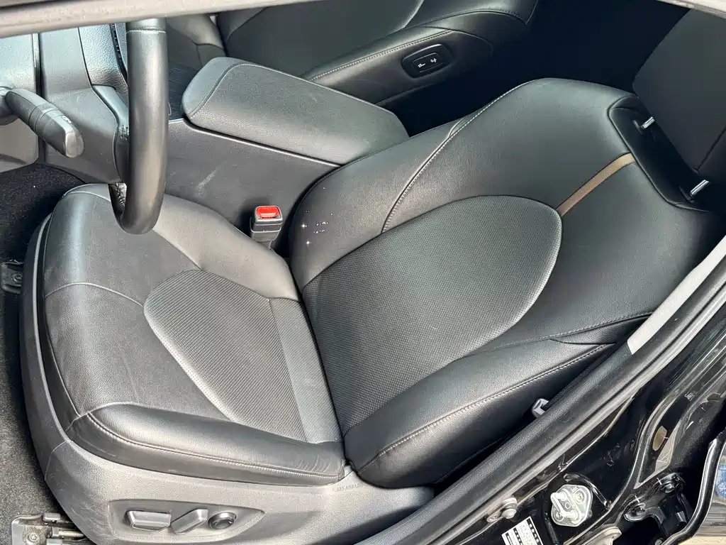 Camry 2023 2.0GVP Leading Edition купить на сайте DeffCars