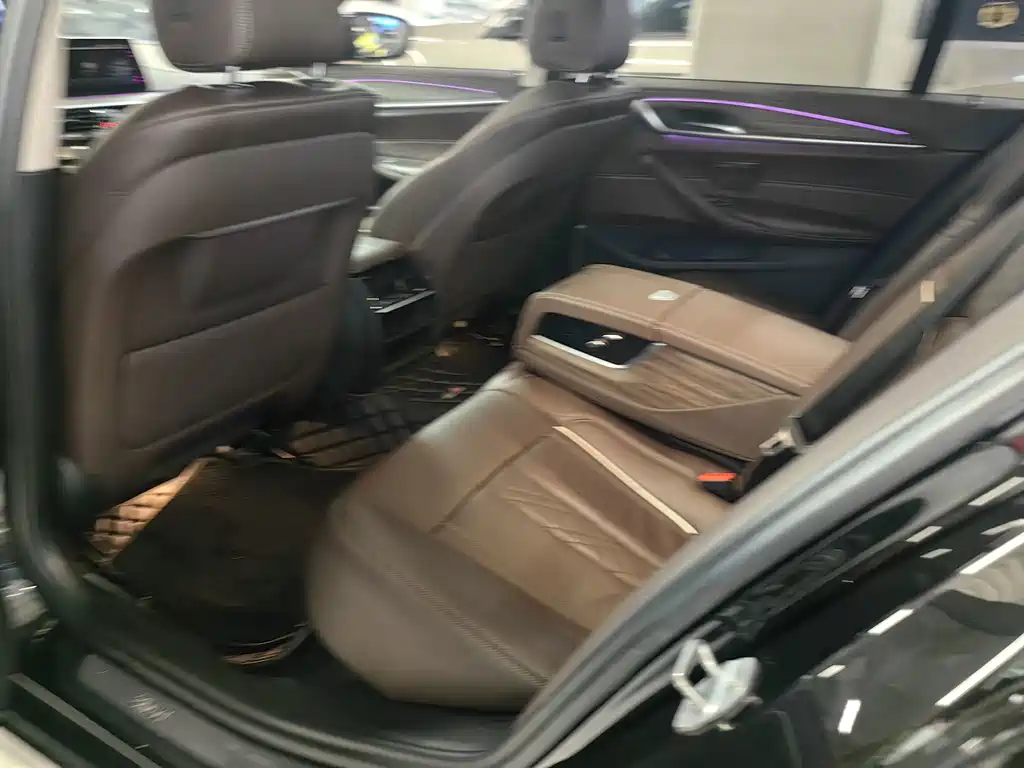 BMW 5 Series New Energy 2020 530Le Luxury Package купить на сайте DeffCars