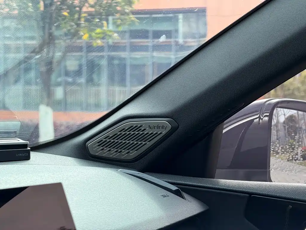 Lynk & Co 03 2023 2.0TD DCT Pro купить на сайте DeffCars