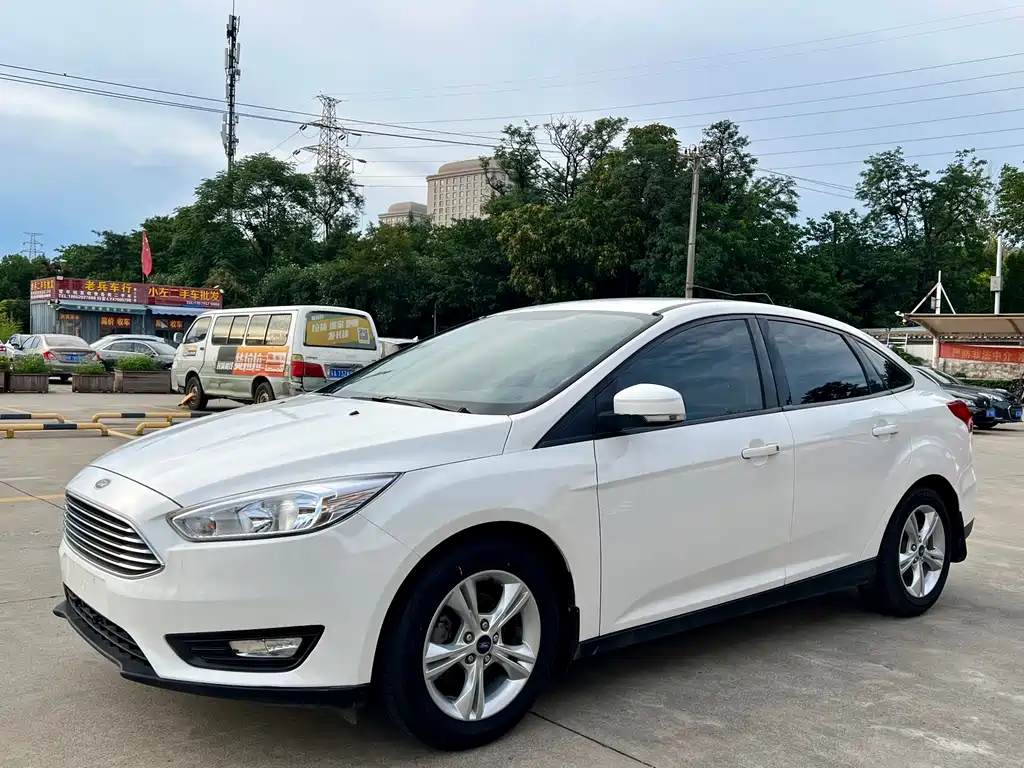 Focus 2017 Sedan 1.6L Manual Comfort Smart Mobility Edition купить на сайте DeffCars