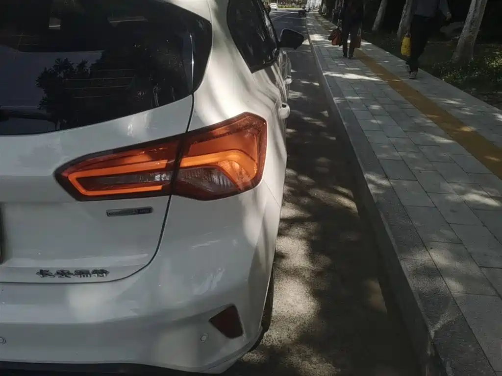 Focus 2021 Hatchback EcoBoost 180 Automatic ST Line купить на сайте DeffCars