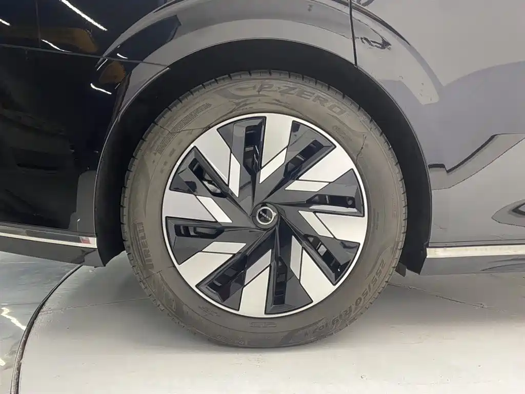 Volvo EM90 2025 Ultra six-seater купить на сайте DeffCars