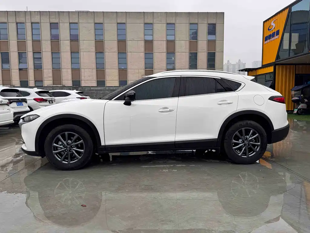 Mazda CX-4 2021 2.0L automatic two-wheel drive Blue Sky Premium Edition купить на сайте DeffCars