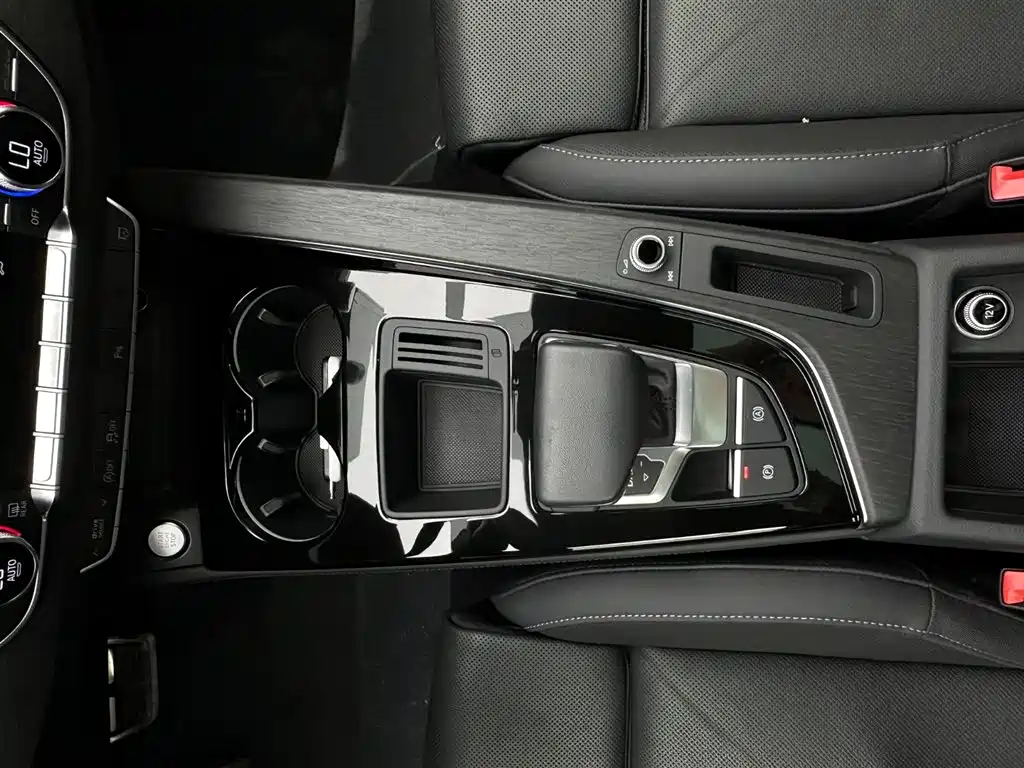 Audi A4L 2023 40 TFSI luxury and dynamic model купить на сайте DeffCars