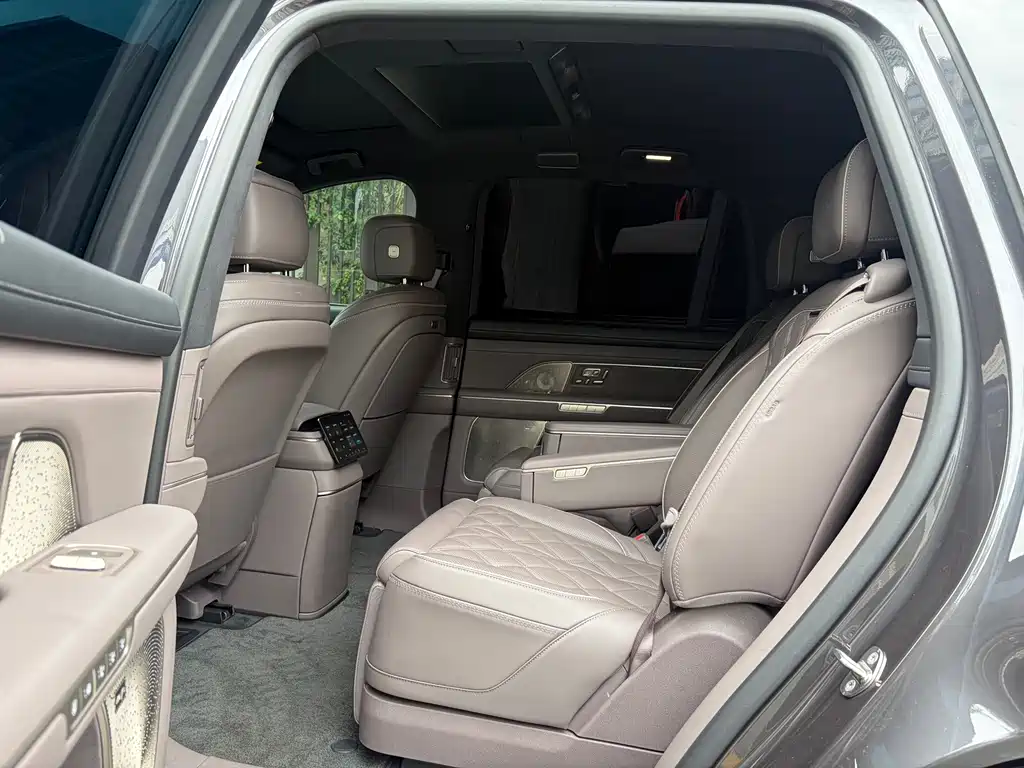 NIO ES8 2026 Six-seater Executive Signature Edition купить на сайте DeffCars