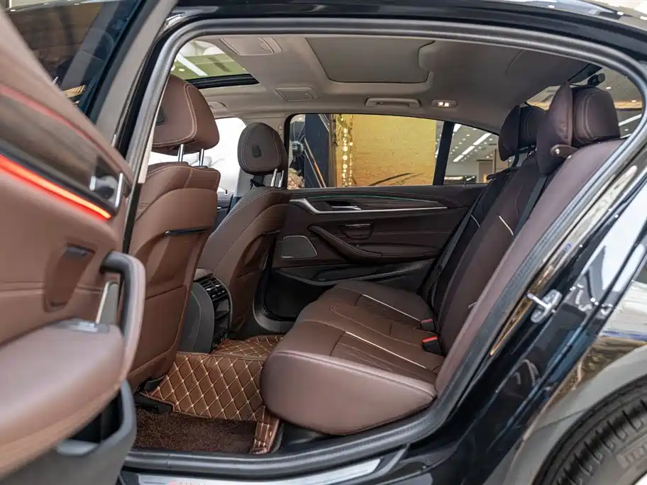 BMW 5 Series 2023 530Li Leading Luxury Package купить на сайте DeffCars