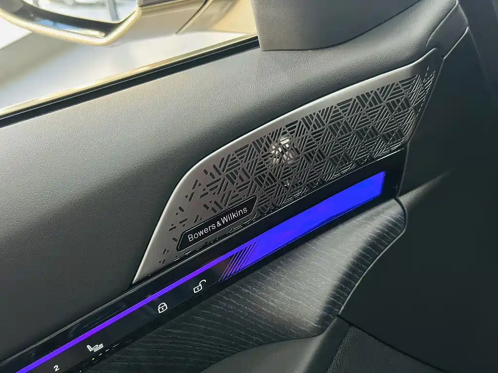 BMW 5 Series 2024 530Li Exclusive Luxury Package купить на сайте DeffCars