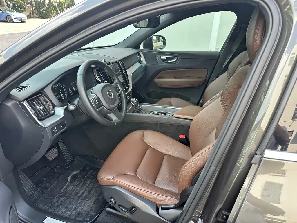 Volvo XC60 2021 T5 four-wheel drive Zhiyi Luxury Edition купить на сайте DeffCars