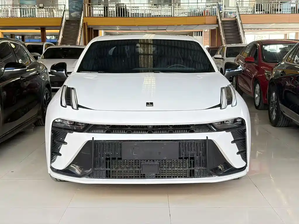 Lynk & Co 03 2023 1.5TD DCT Pro купить на сайте DeffCars