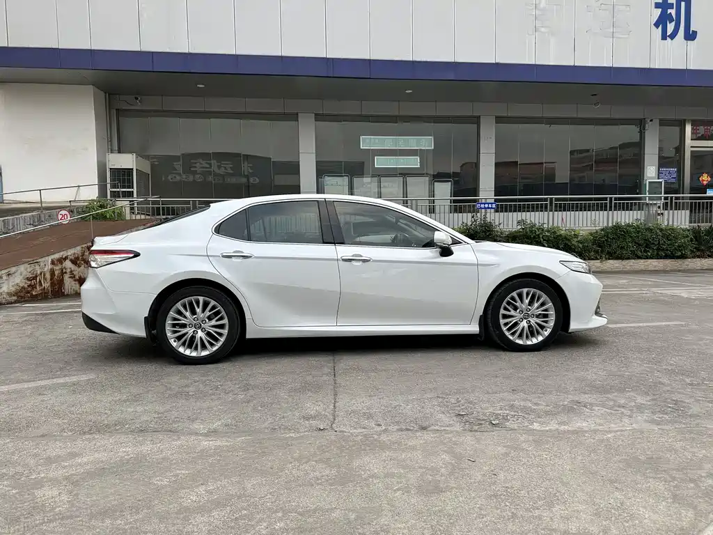 Camry 2019 2.5G Deluxe Edition National VI купить на сайте DeffCars