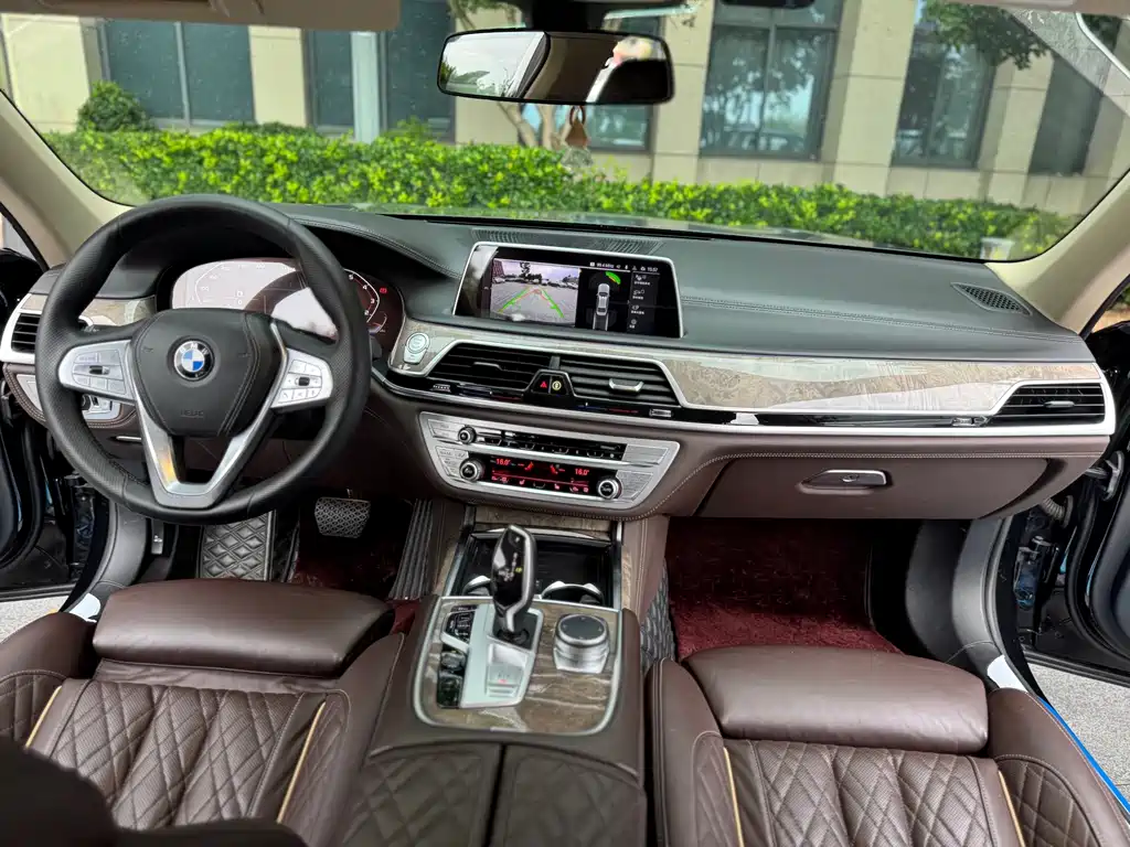 BMW 7 Series 2021 740Li Leading Luxury Package купить на сайте DeffCars