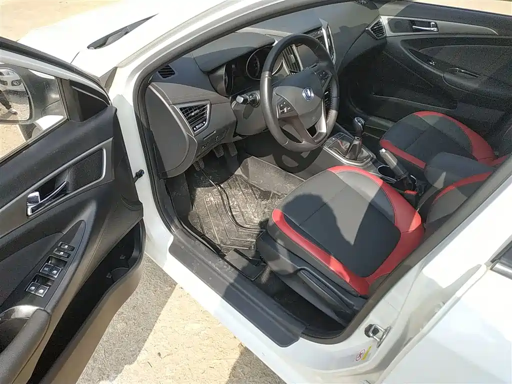 Eado XT 2015 1.6L manual handsome model National V купить на сайте DeffCars